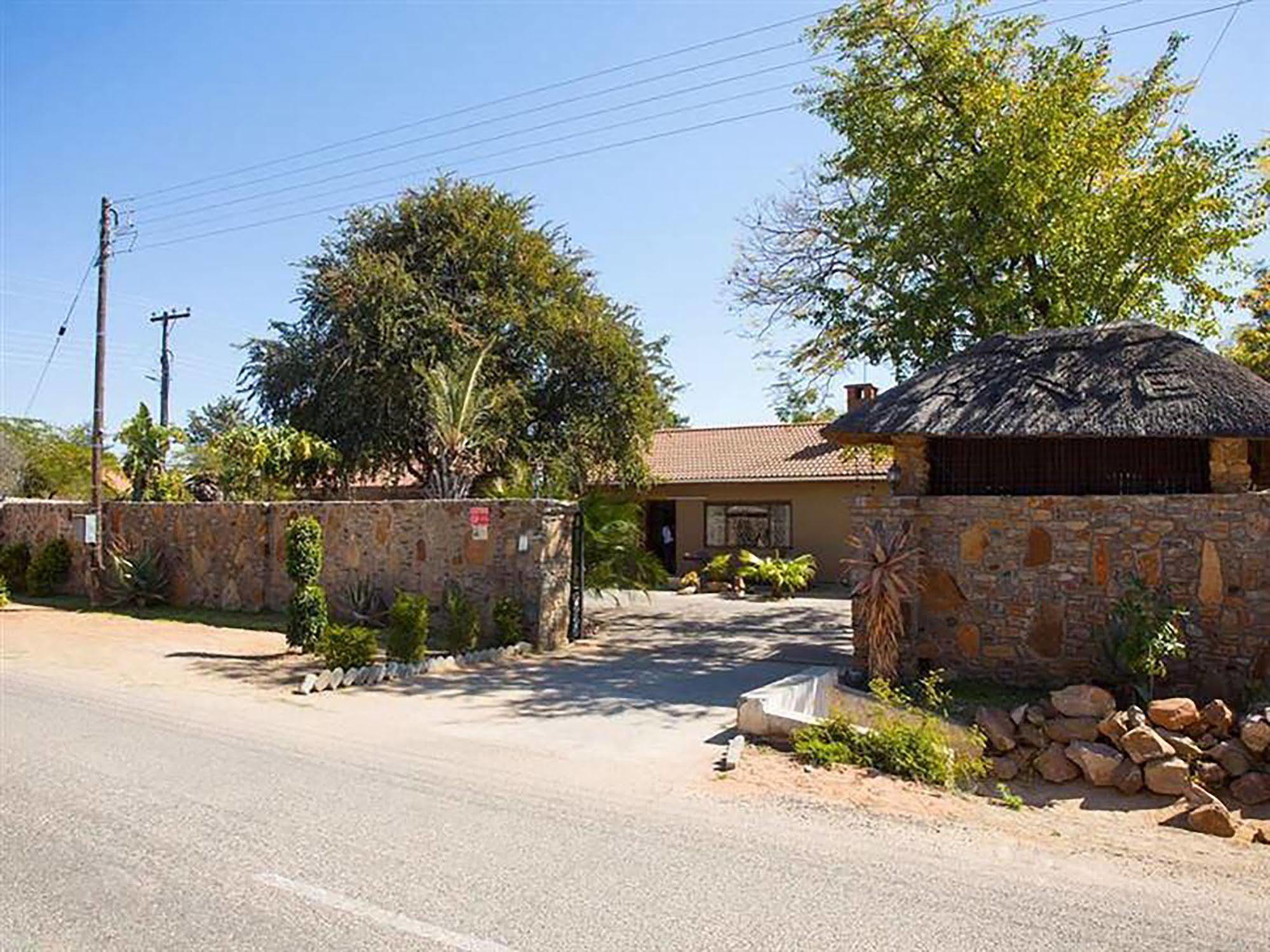 A New Earth Guest Lodge Francistown Buitenkant foto